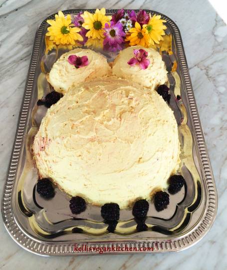 Vegan-Baby-Shower-pregnant-belly-cake